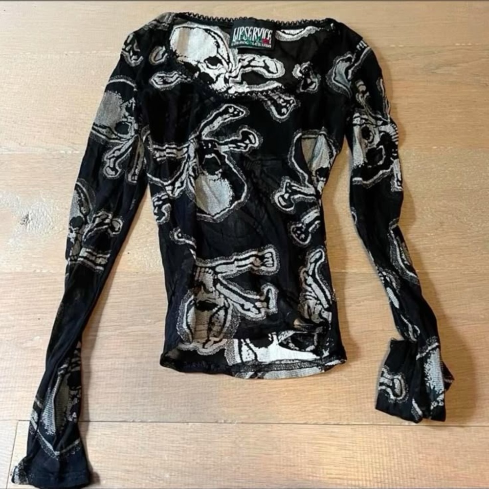 ISO LIP SERVICE black & white skull mesh top